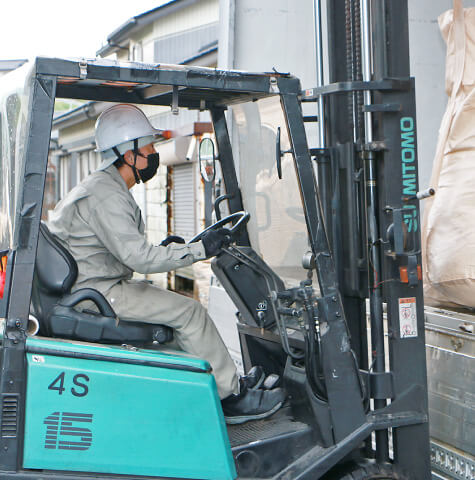 フォークリフトでの荷下ろし